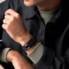 Machine Robust armbånd i rustfrit stål og sort polstret læderrem Machine Robust armbånd i rustfrit stål og sort polstret læderrem
