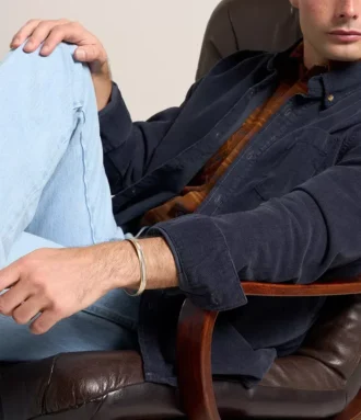 Maskinridset tekstur Tofarvet rustfrit stål armbånd med riflet manchet