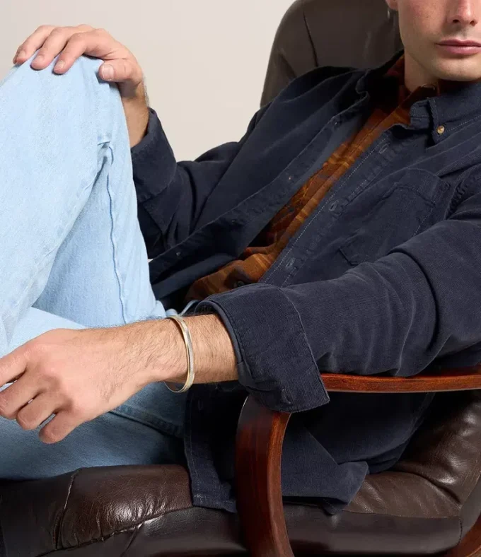 Maskinridset tekstur Tofarvet rustfrit stål armbånd med riflet manchet