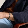 Maskinriflet læder og rustfrit stål armbånd Maskinriflet læder og rustfrit stål armbånd
