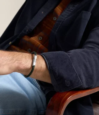 Maskinriflet læder og rustfrit stål armbånd